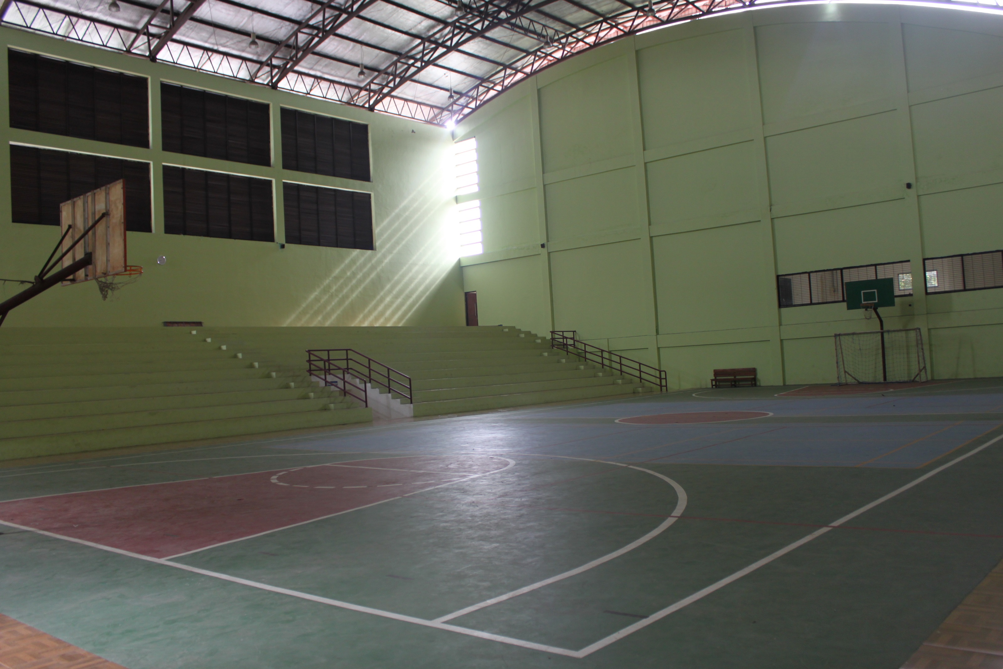 Fasilitas Olah Raga SMANU MHT Lapangan Basket Indoor